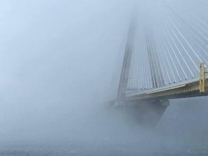 Εκπληκτική φωτογραφία: «Χάθηκε» από τον χιονιά η γέφυρα Ρίου-Αντιρρίου