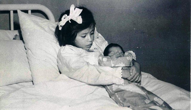 Η αληθινή σοκαριστική ιστορία του κοριτσιού που γέννησε στα 5 του ένα αγοράκι! (εικόνες)