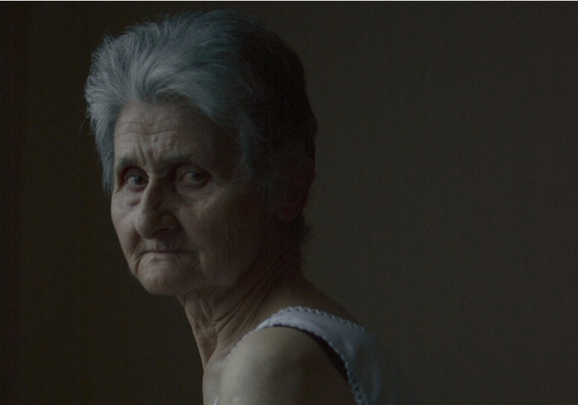 74χρονη από την Πέλλα πόζαρε για εργασία του εγγονού της και κατέληξε... στην Vogue! (εικόνες)