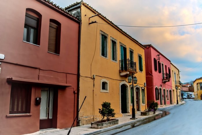 Αυτό το πολύχρωμο και πολυβραβευμένο χωριό βρίσκεται στην Ελλάδα! (εικόνες)