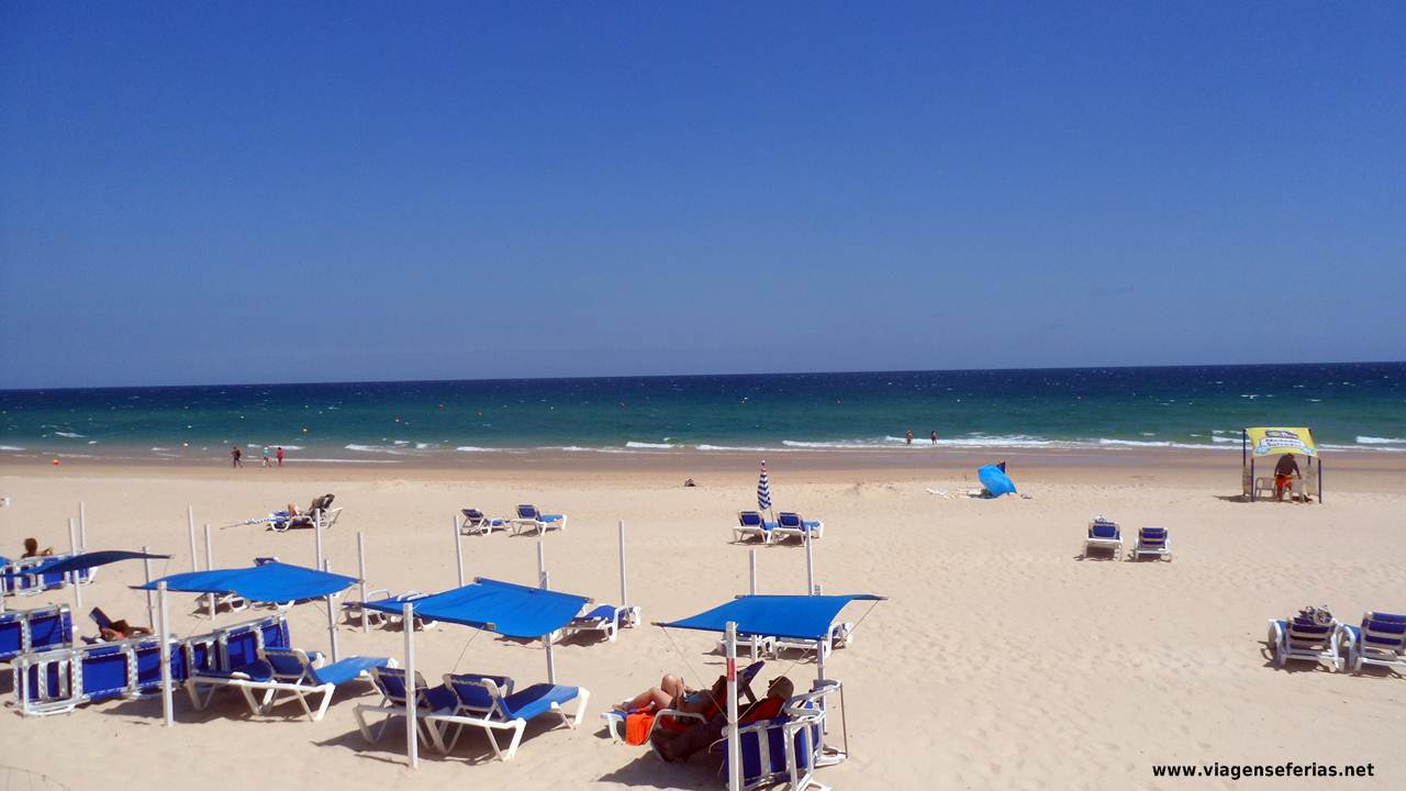 Telegraph: Δύο ελληνικές παραλίες, ανάμεσα στις 10 καλύτερες για οικογενειάρχες!