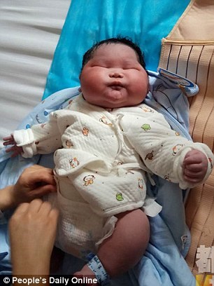 Viral το μωρό στην Κίνα που γεννήθηκε 7 κιλά! 