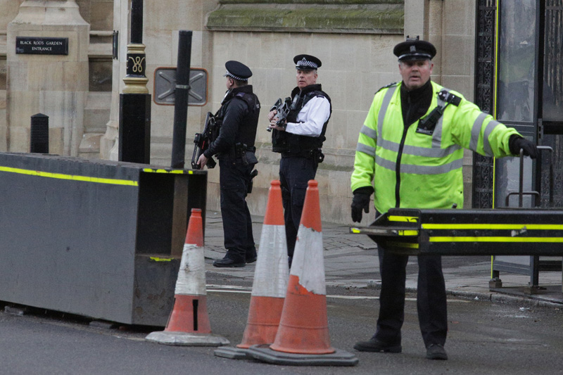 Διπλή επίθεση στο Λονδίνο - Δύο νεκροί - Φωτογραφίες σοκ