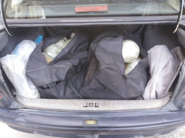 Καστοριά: Οι βαλίτσες του οδηγού δεν έκρυβαν ρούχα - Οι εικόνες που δόθηκαν στη δημοσιότητα (pics)