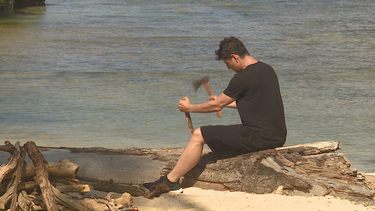 Survivor: Ο Σάκης Ρουβάς «σπάει» το άβατο της παραλίας και μαθαίνει τα μυστικά των παικτών! (εικόνες)