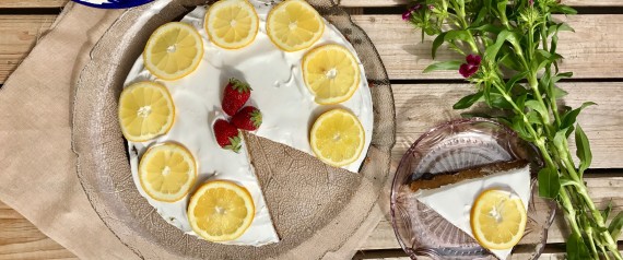 Συνταγή για κέικ λεμόνι χωρίς ζάχαρη με μυρωδάτη κρέμα!