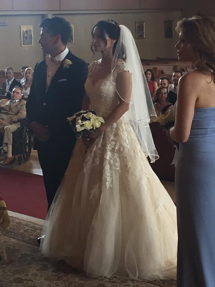 Νύφη ντύθηκε η Μάρω Λύτρα: Ο γάμος της τραγουδίστριας στο Μόντρεαλ!