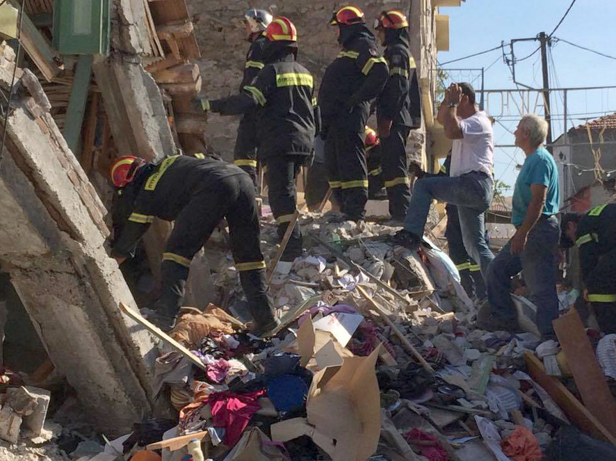 Μία νεκρή από τον σεισμό 6,1 Ρίχτερ ανοιχτά της Λέσβου -Κατέρρευσαν σπίτια