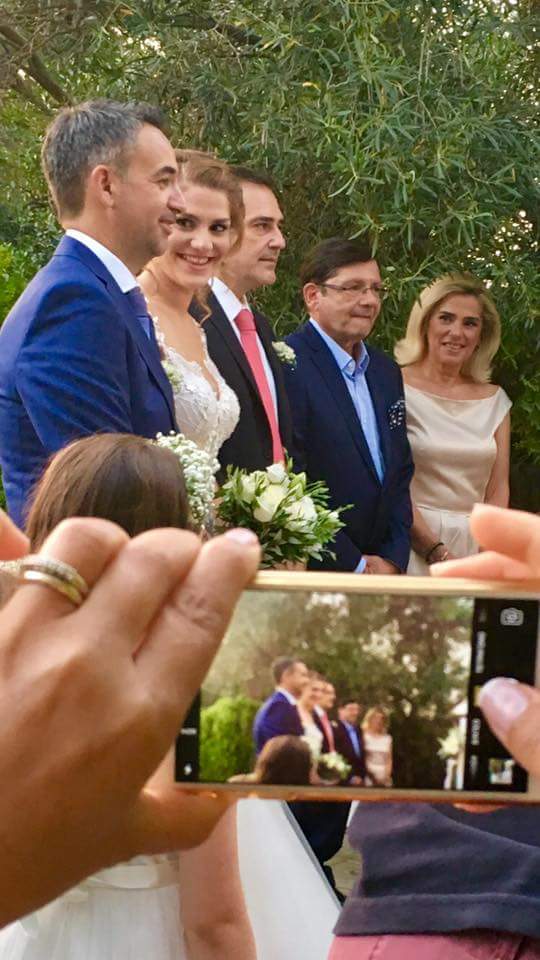 Πάντρεψε την κόρη του ο Θοδωρής Δρακάκης – Φωτογραφίες από τον γάμο