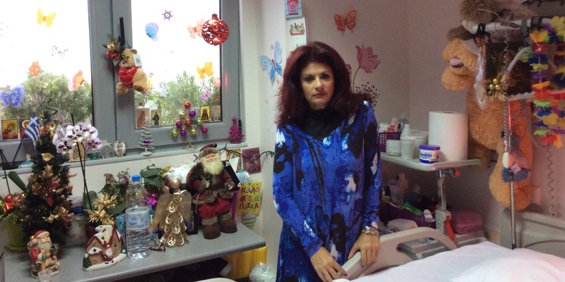 Η Μυρτώ 5 χρόνια μετά την επίθεση στην Πάρο. Ο αγώνας συνεχίζεται στο σπίτι της στην Αθήνα