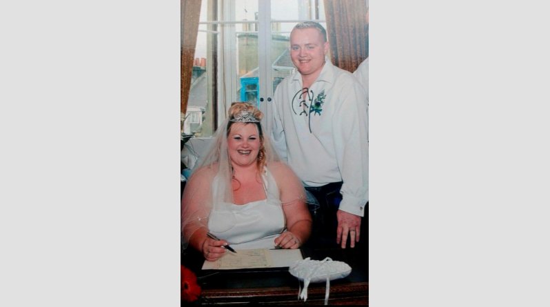 Ένα πρώην υπέρβαρο ζευγάρι παντρεύτηκε ξανά για να βγουν πιο sexy στις φωτογραφίες (εικόνες)