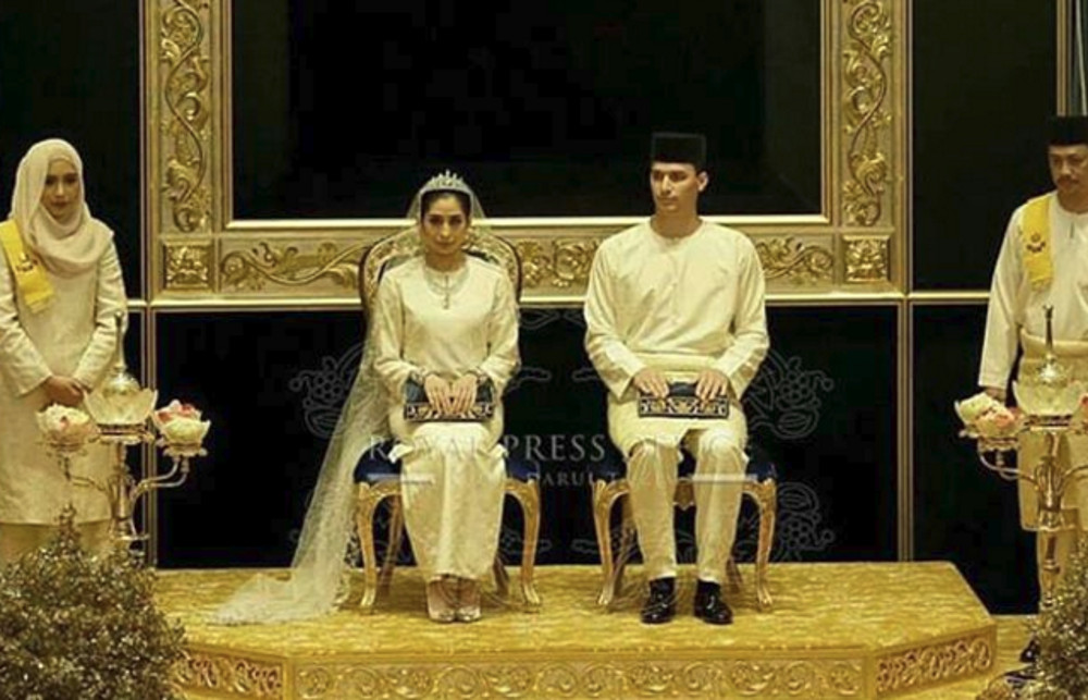 Ο παραμυθένιος γάμος της πριγκίπισσας του Τζοχόρ με έναν κοινό θνητό και η προίκα... των 4,40 ευρώ (εικόνες & βίντεο)