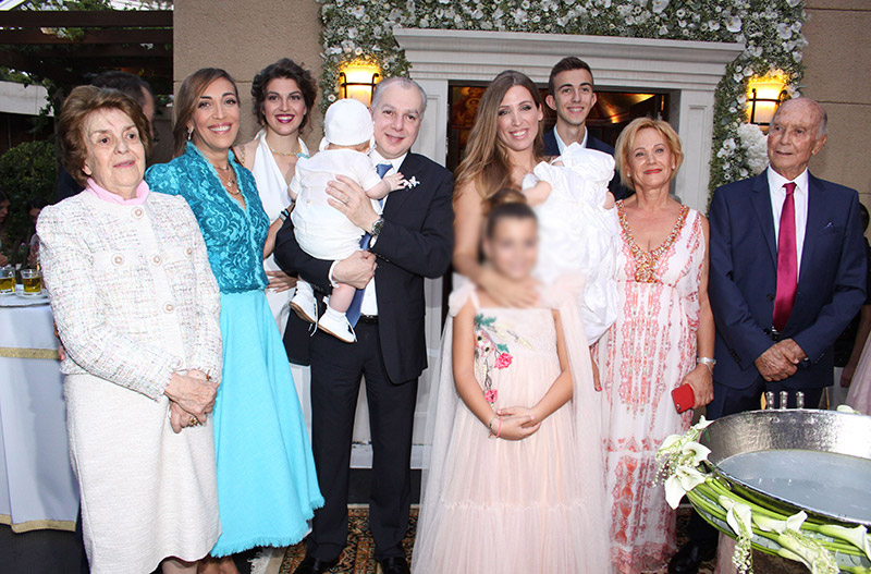 Όλη η showbiz στη βάφτιση και στη δεξίωση της οικογένειας Καμπουράκη στη Ρόδο! (εικόνες)